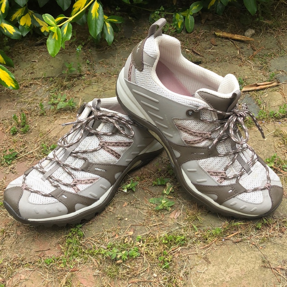 NWOT Merrell Siren hiking shoes, tan/pink, sz 10.5